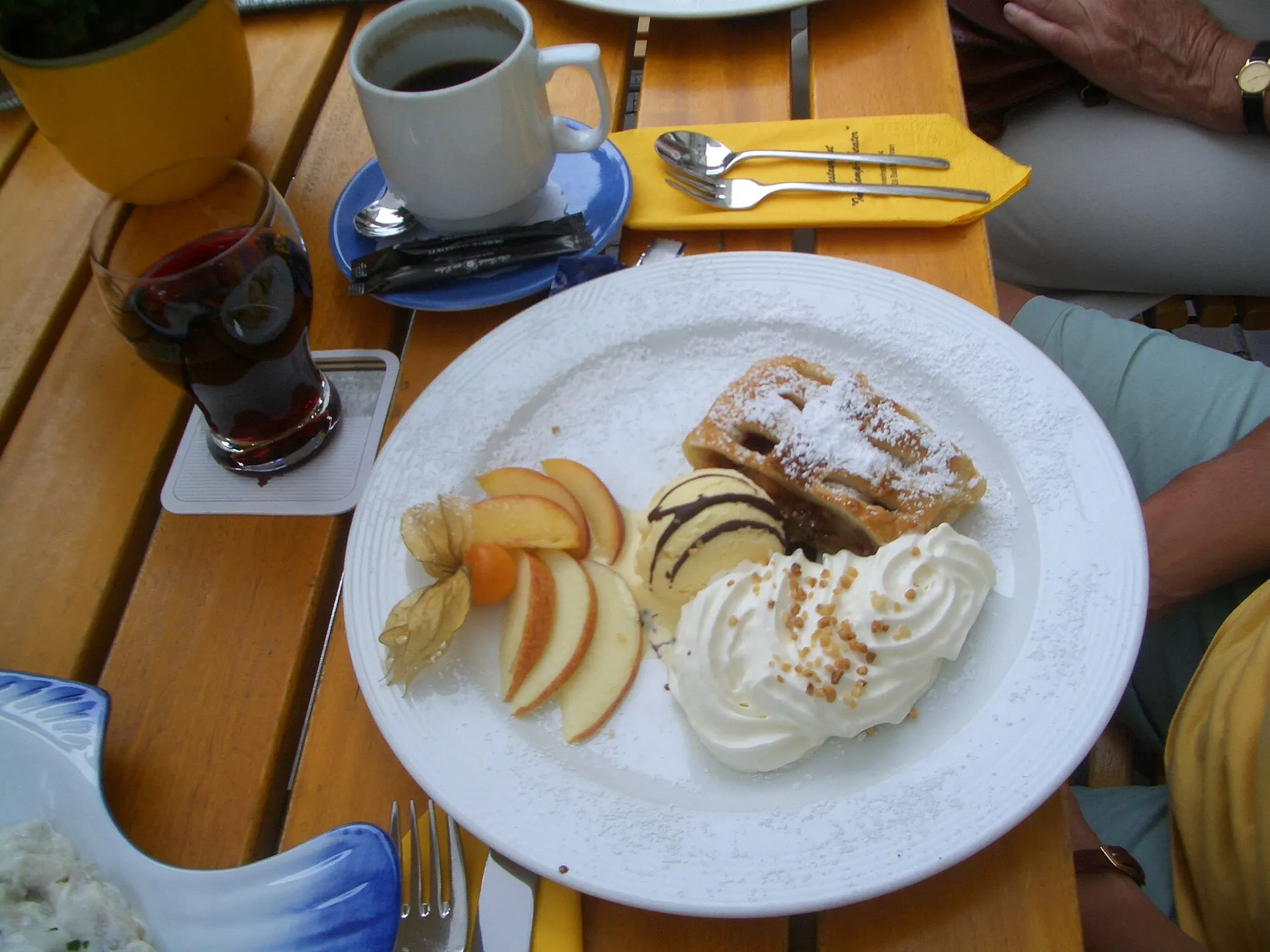 Mehlspeisen und Kuchen in einem Passauer Kaffeehaus