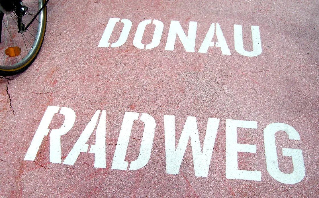 Radweg entlang der Donau bei Passau