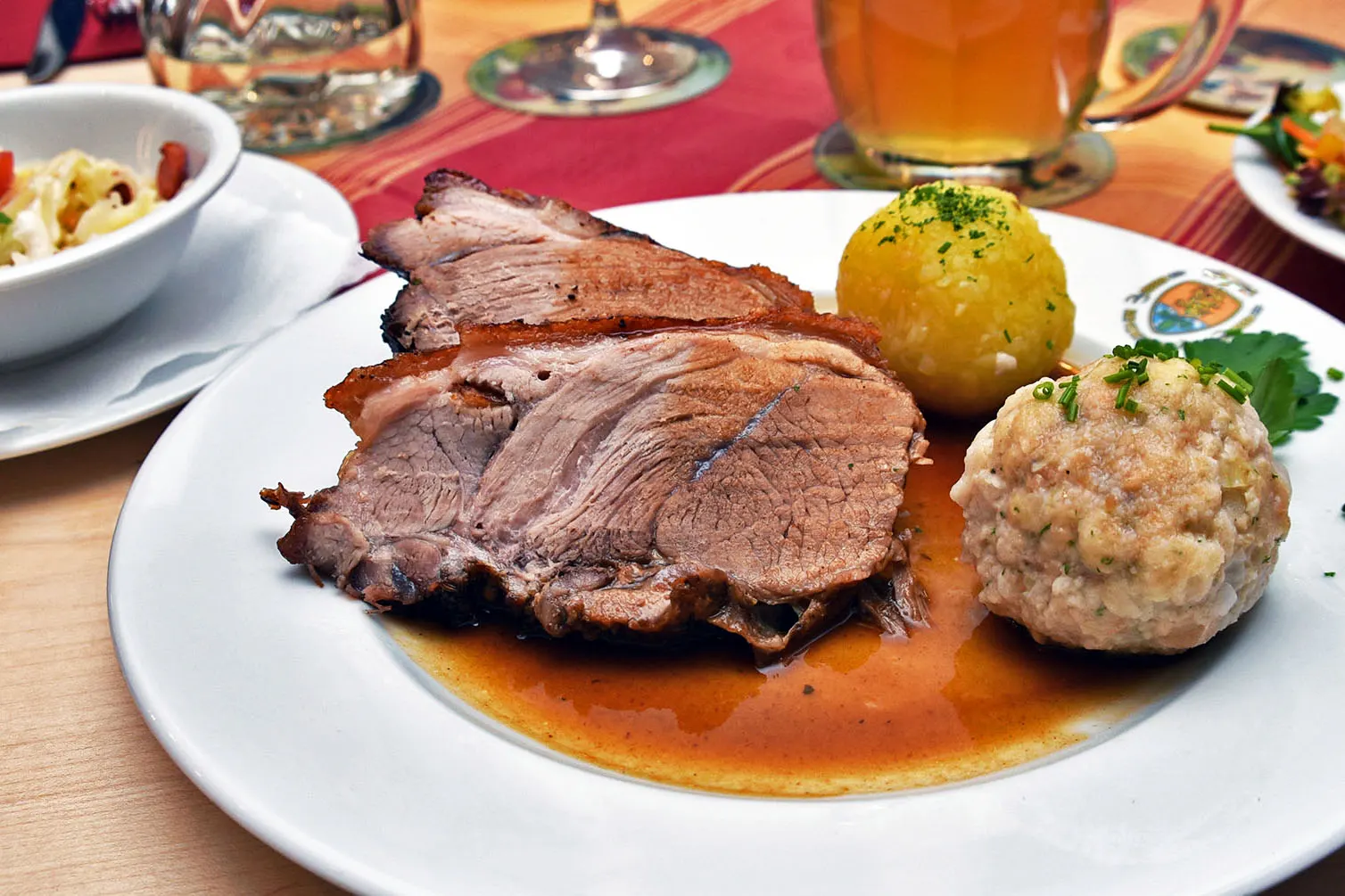 Deftige bayerische Küche im Wirtshaus