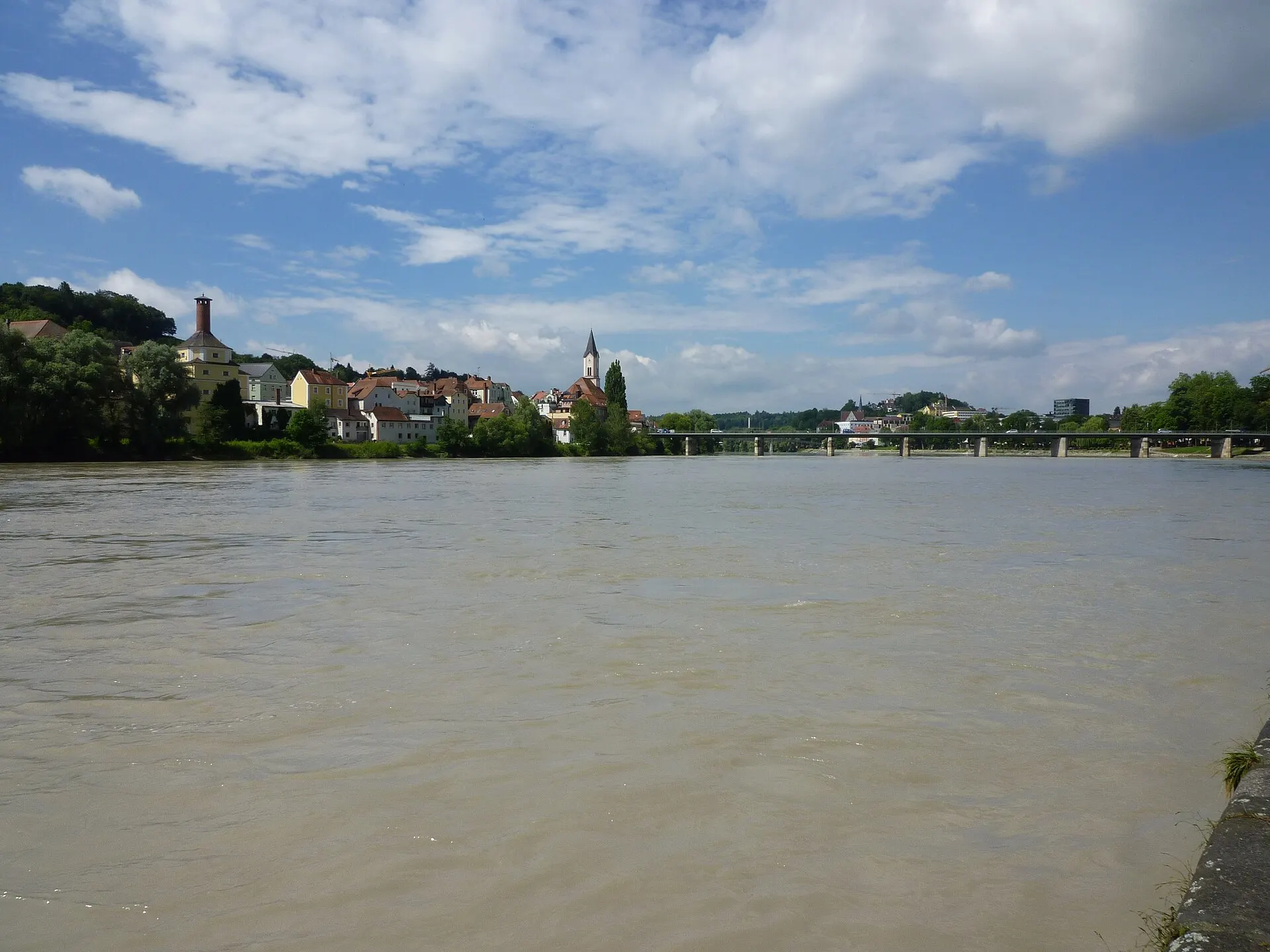 Blick über den Inn auf die Passauer Innstadt